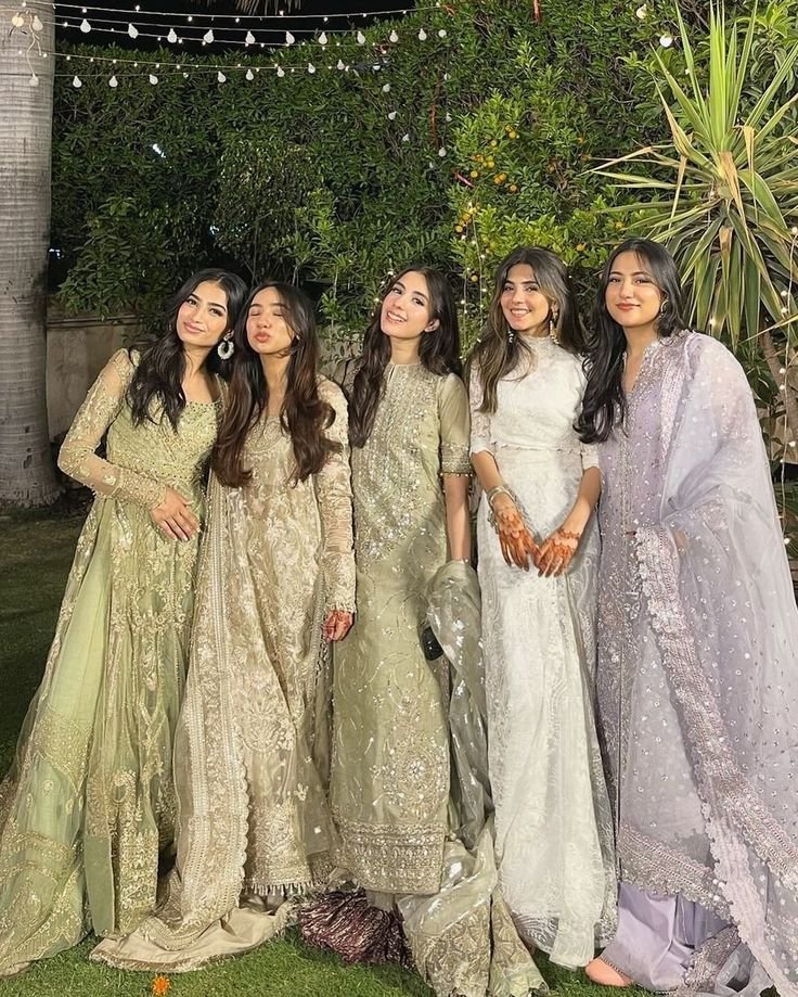 selling fast‼️🔥 upto 35% off💫 brand afrozeh